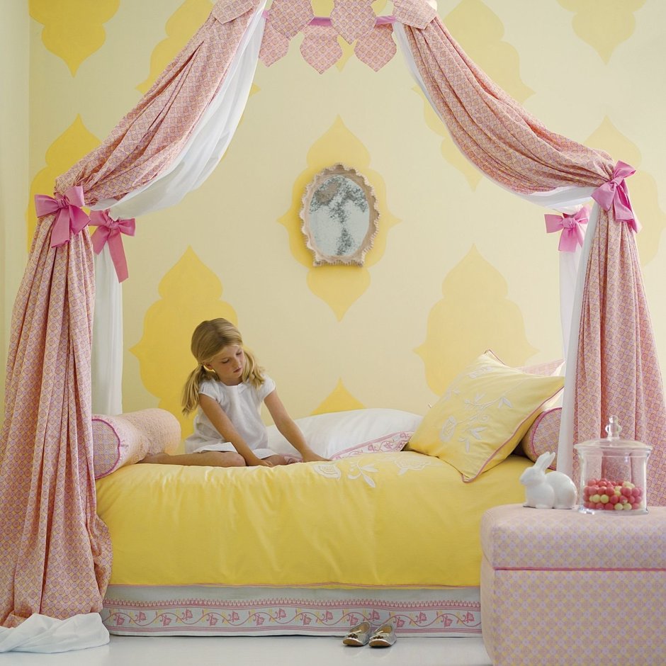 Детская комната кровать с балдахином