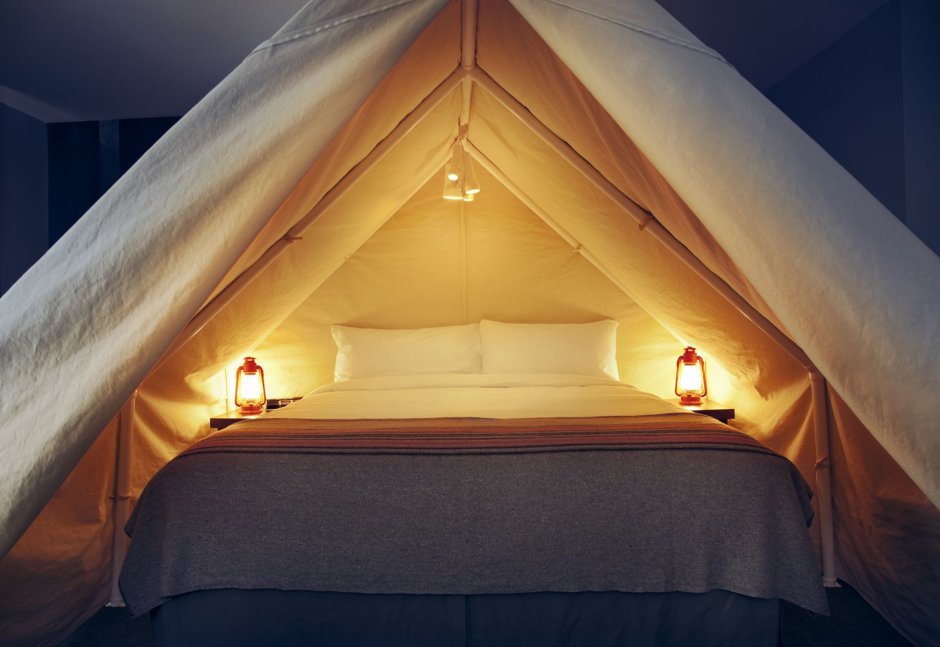 Кровать с шатром