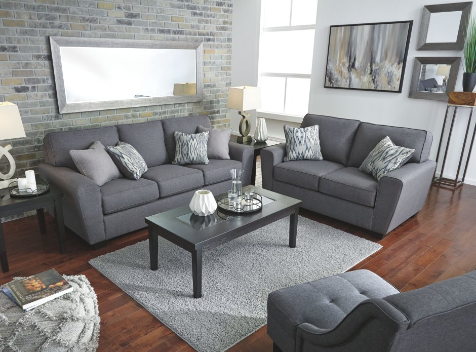Серый диван в классическом интерьере