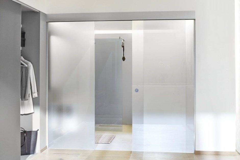 Ванная с прозрачными дверями