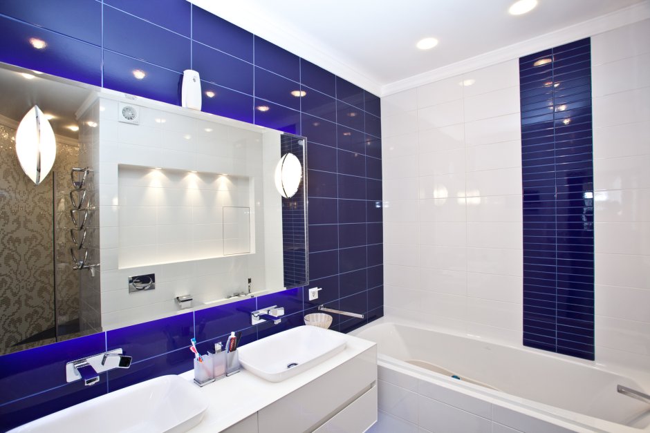 Тёмно синяя ванная комната