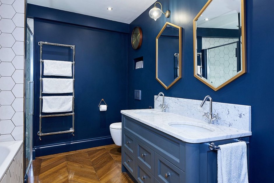 Темно синяя ванная комната