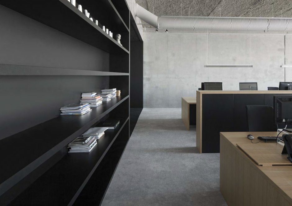 Серый офисный интерьер