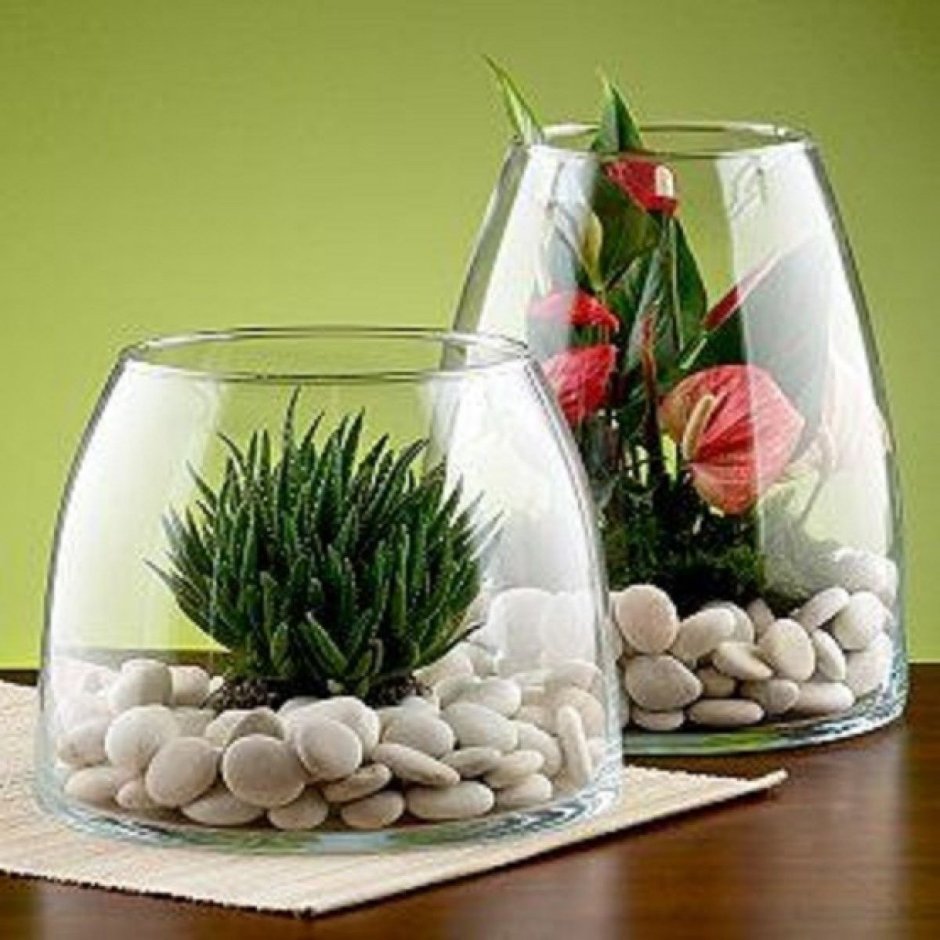 Круглая стеклянная ваза в интерьере