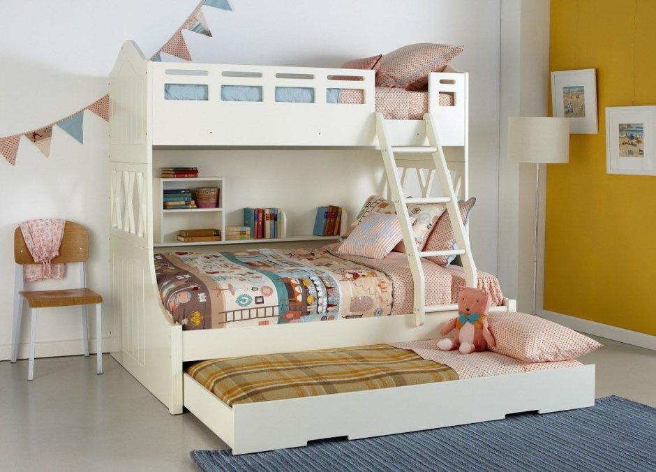 Двухэтажная кровать для детей разного возраста