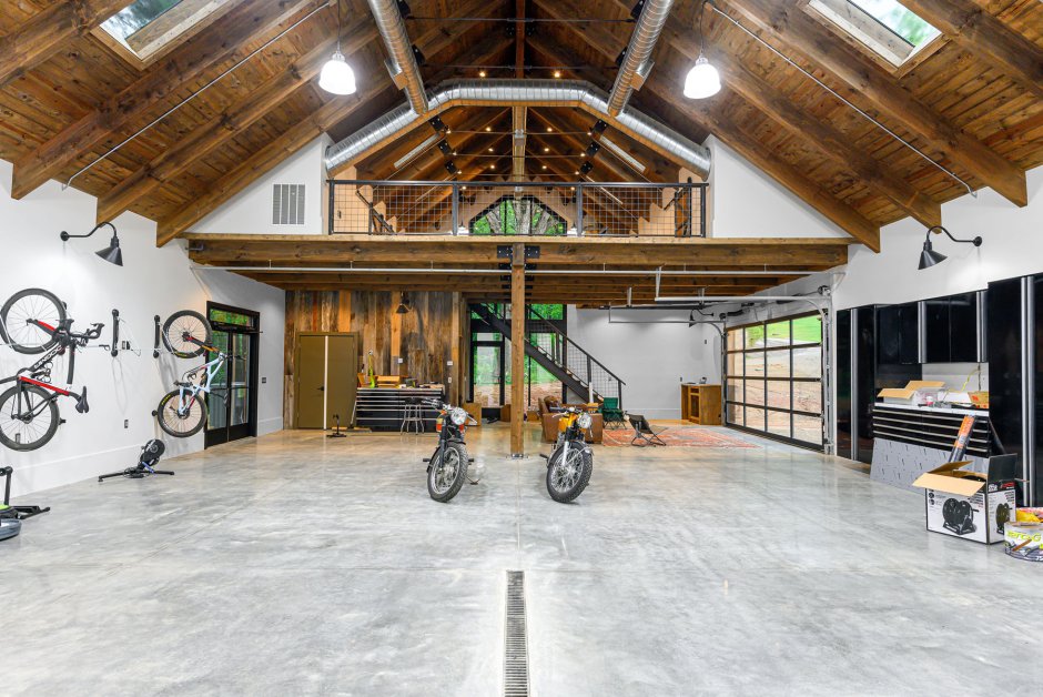 Интерьер гаража в стиле лофт