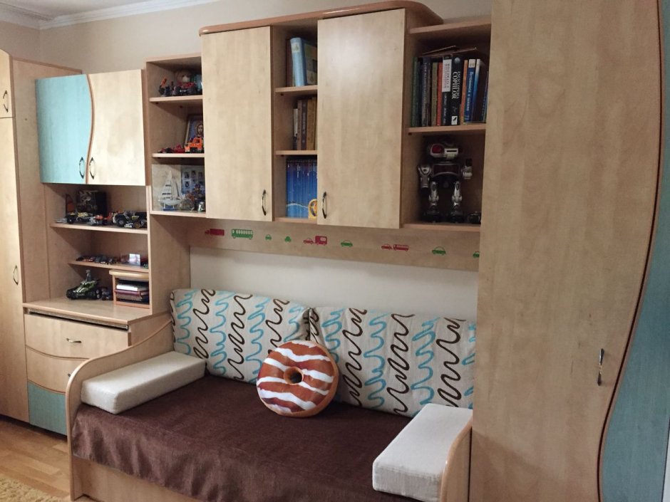 Дизайнерский диван для маленькой комнаты