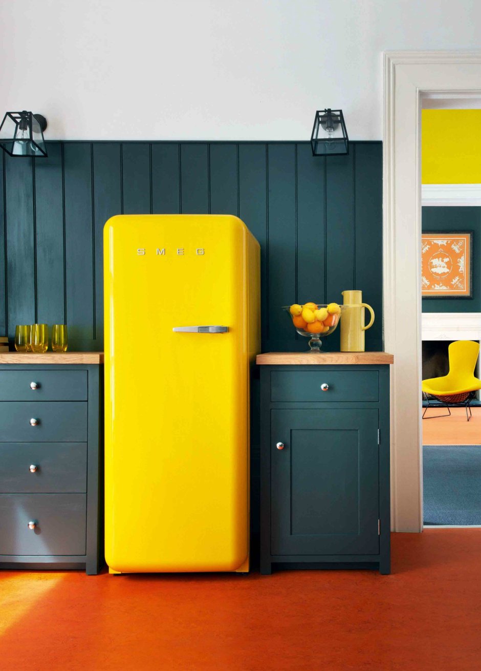 Холодильник смег7 желтый