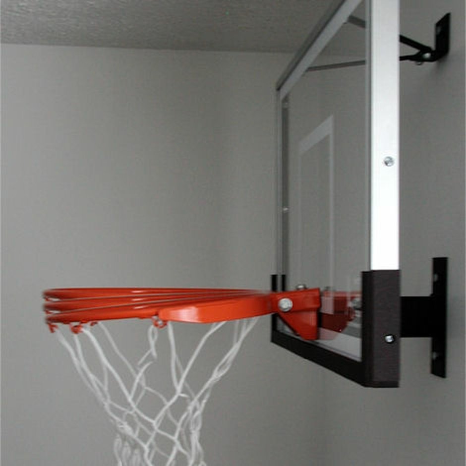 Баскетбольное кольцо на гараже