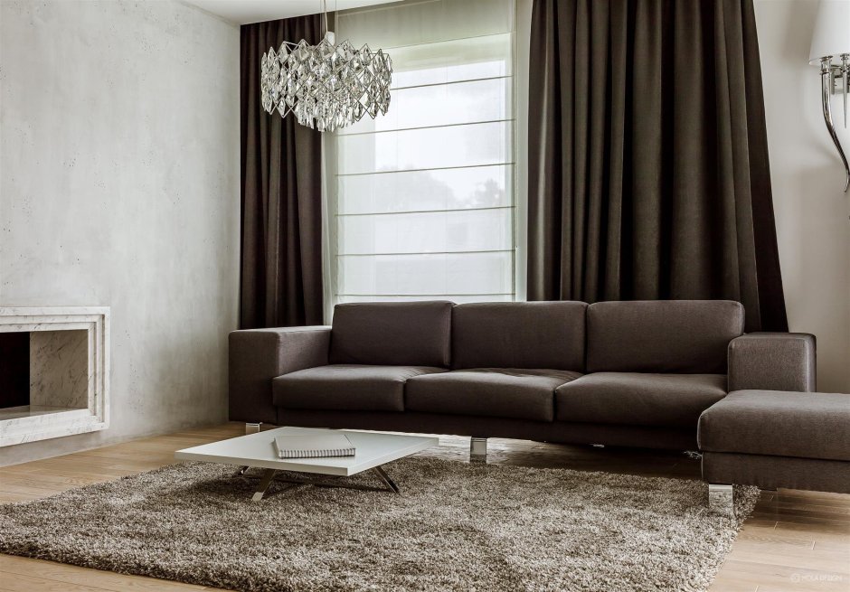 Интерьер гостиной классика коричневый диван