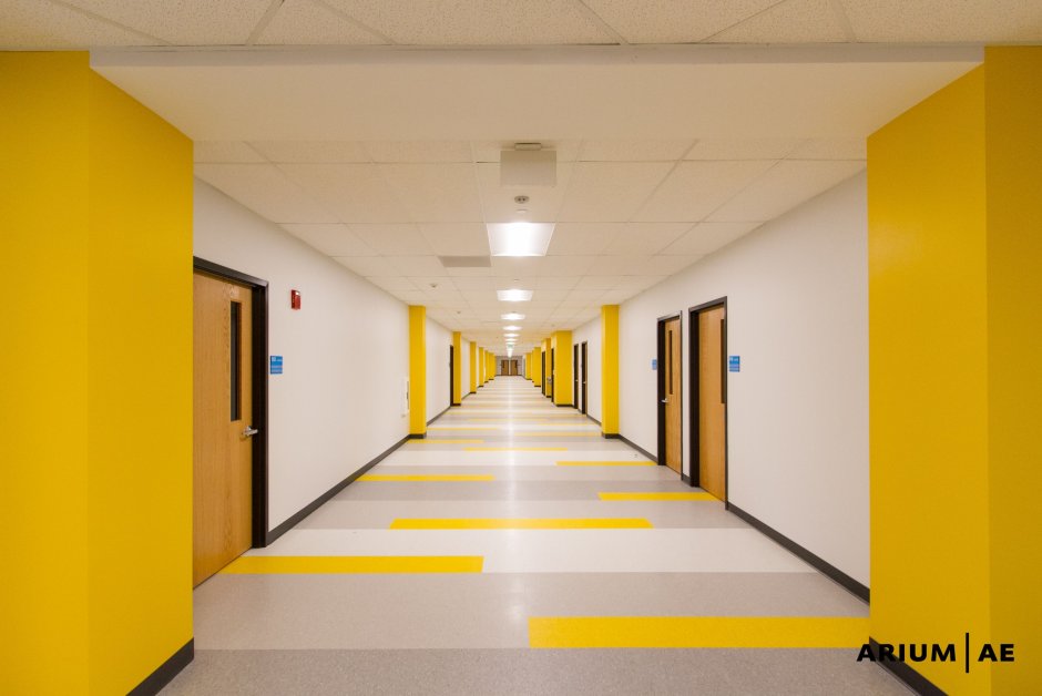 Интерьер школьного коридора
