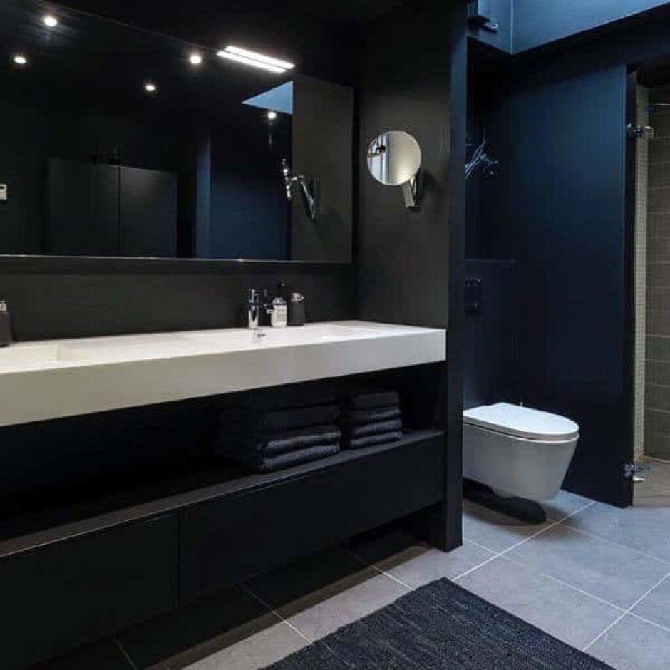 Modern Dark Bathroom