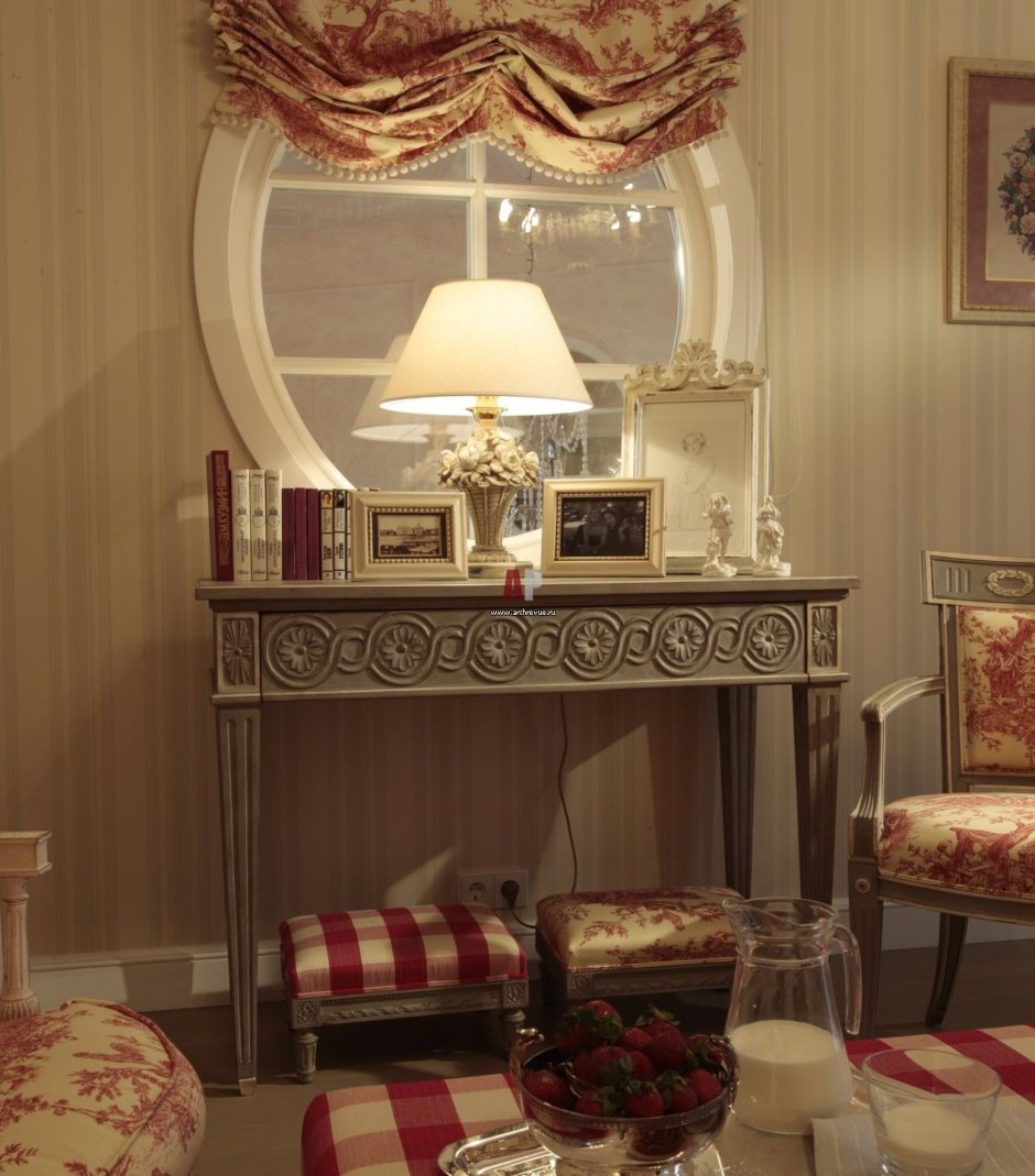 Интерьер гостиной в классическом русском усадебном стиле