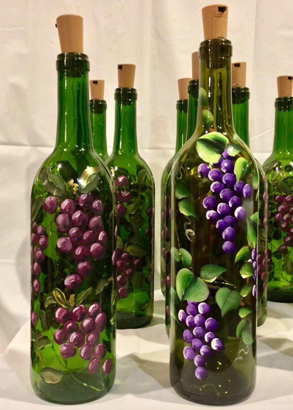 Инсталляция из винных бутылок