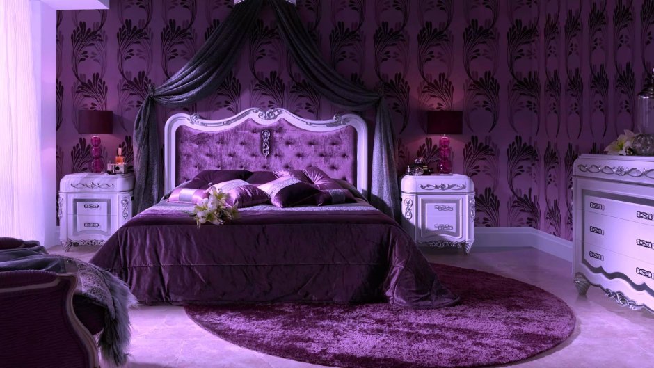 Королевская спальня в фиолетовом цвете