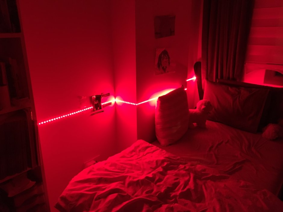 Красная неоновая комната