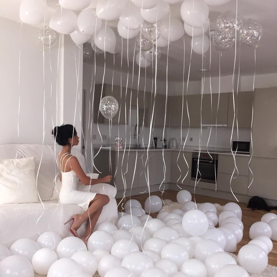 Украшение комнаты воздушными шарами в день свадьбы