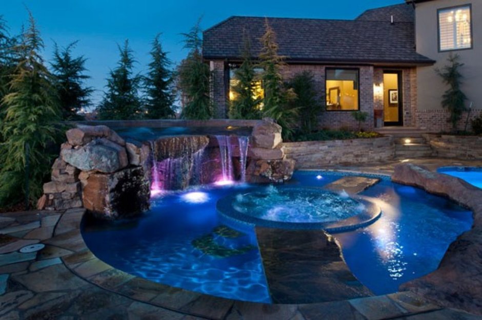 Красивый дом с бассейном- джакузи