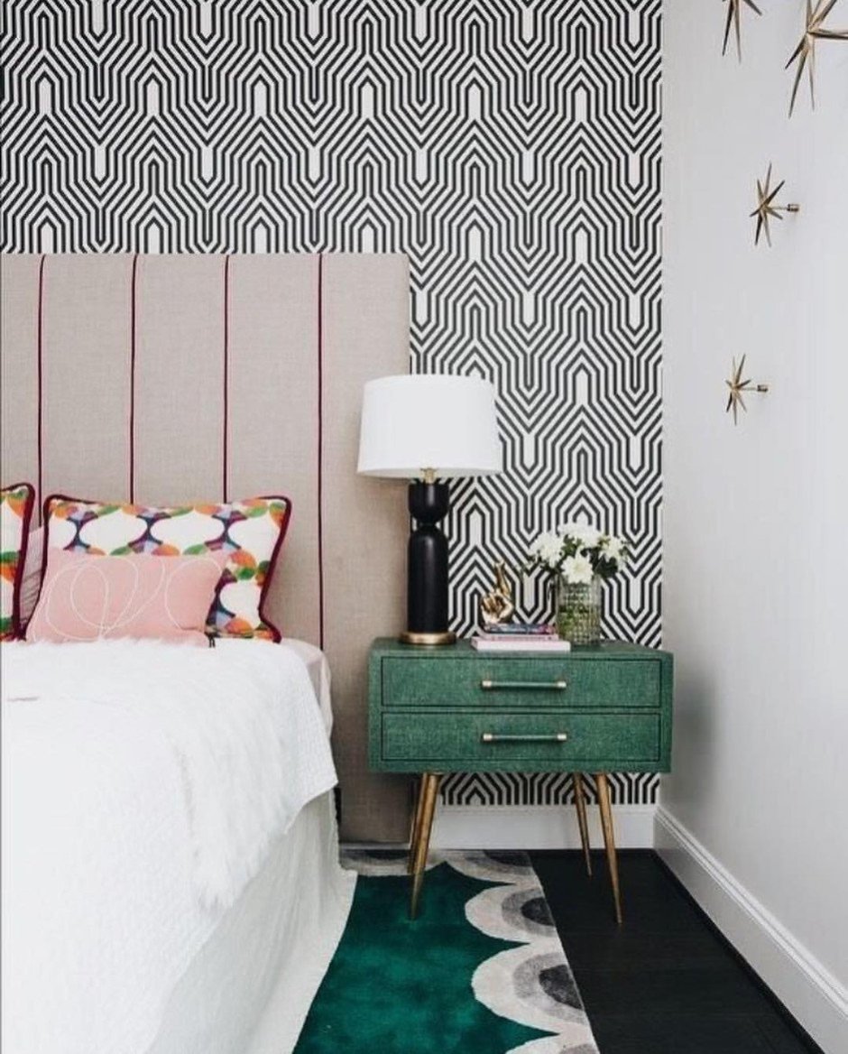 Комбинирование обоев в спальне