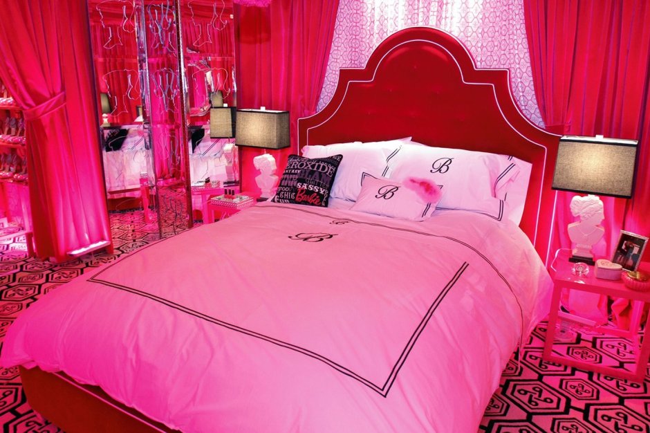 Розовая комната с розовым пони