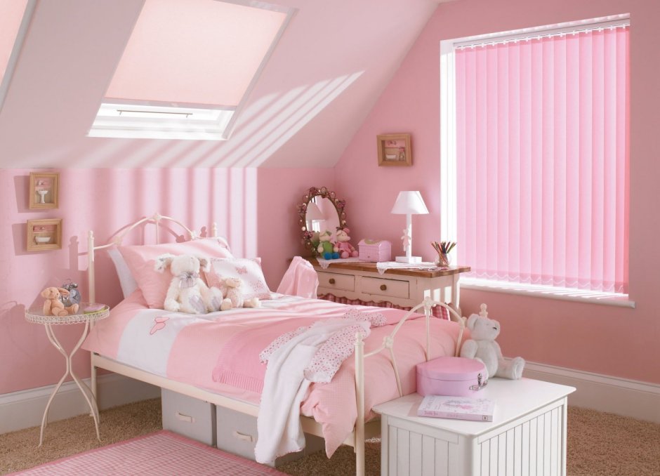 Розовые стены в спальне