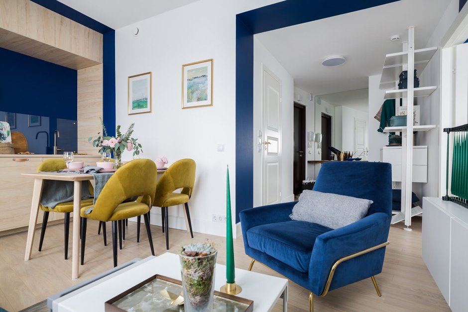 Интерьер однокомнатной квартиры синий