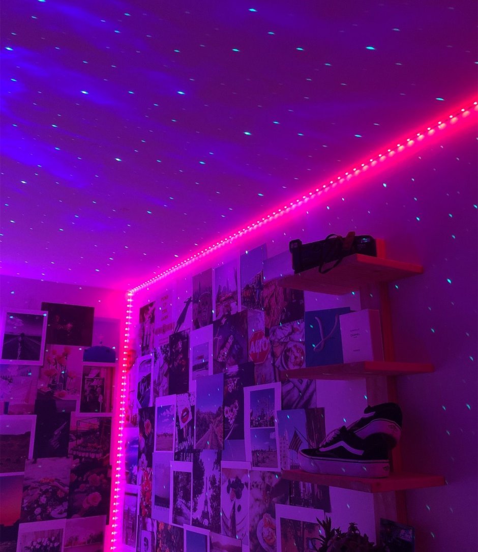 Комната с неоновой подсветкой для подростка