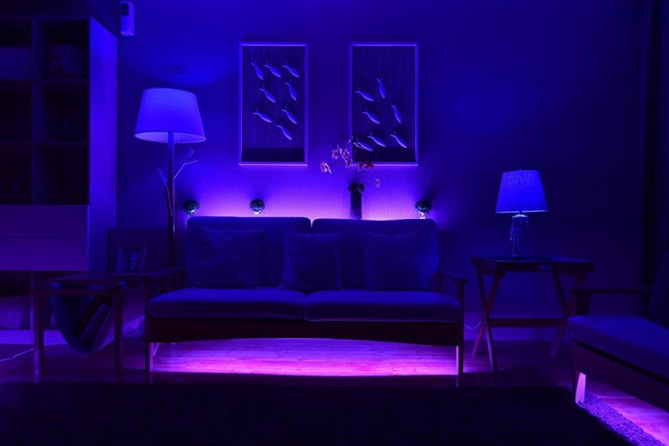 Темная комната с подсветкой