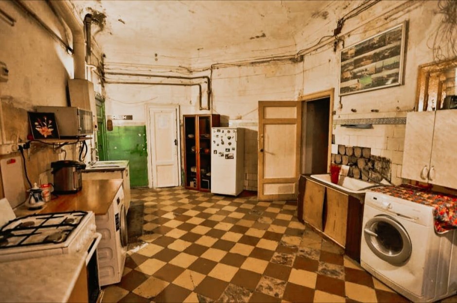 Комната в коммуналке