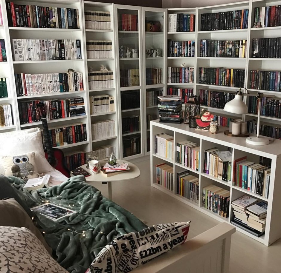 Круглая книжная полка