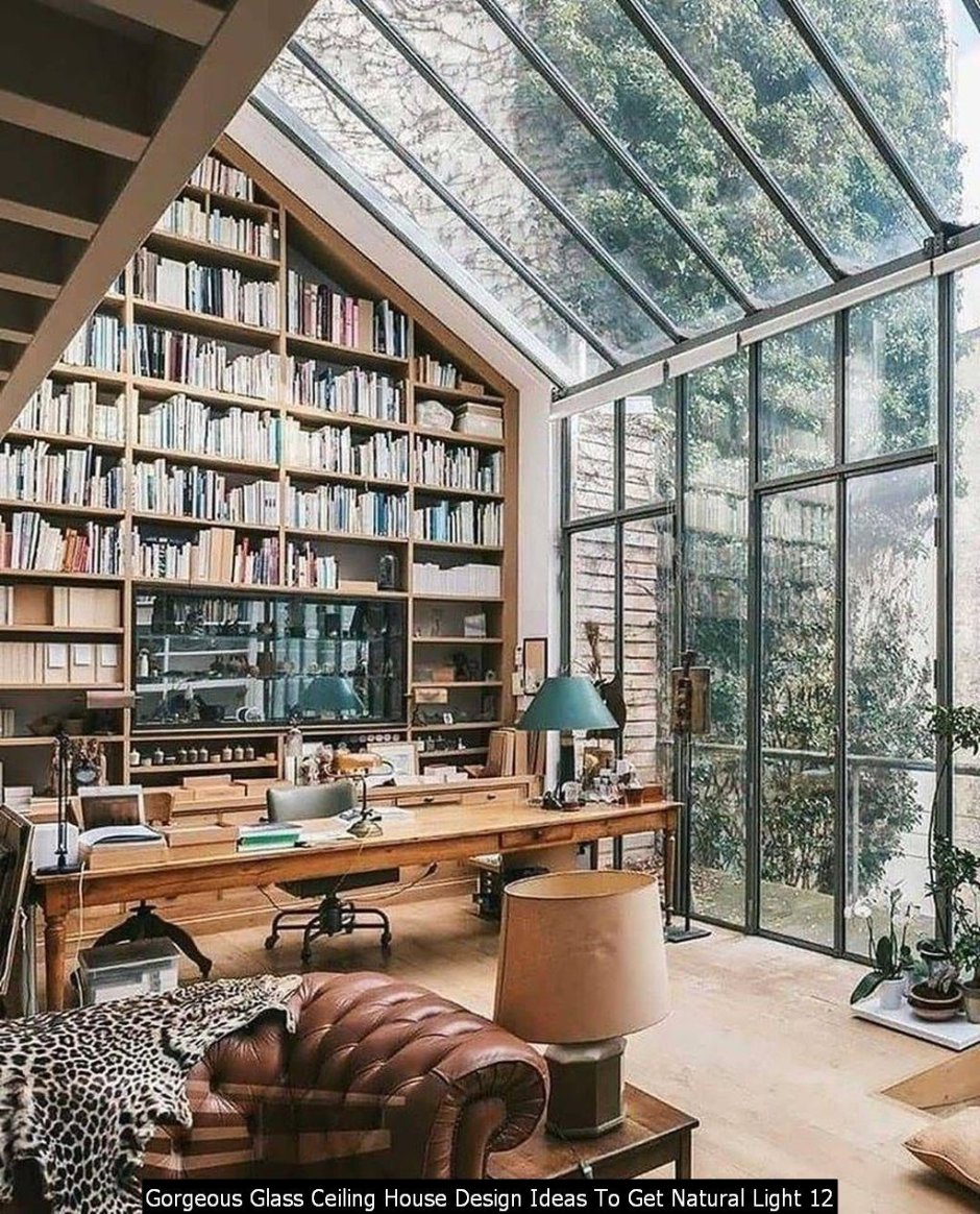 Книжная полка в гостиной