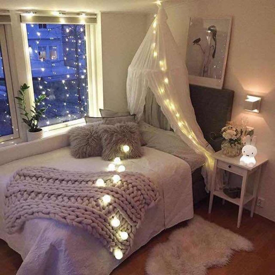 Спальня с камином