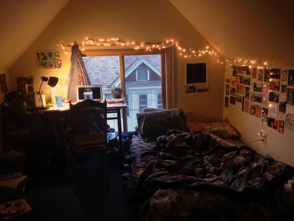 Красивая уютная кровать