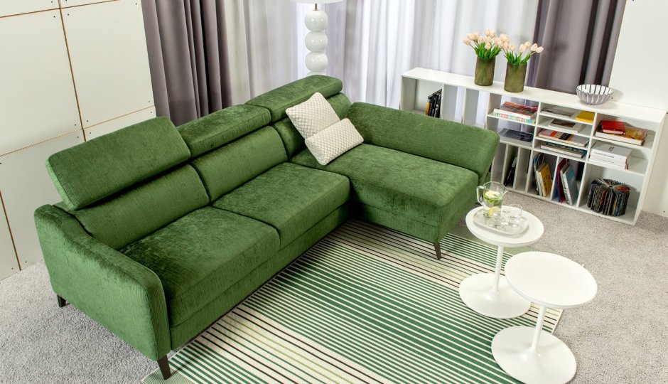 Модульный диван зеленый в интерьере
