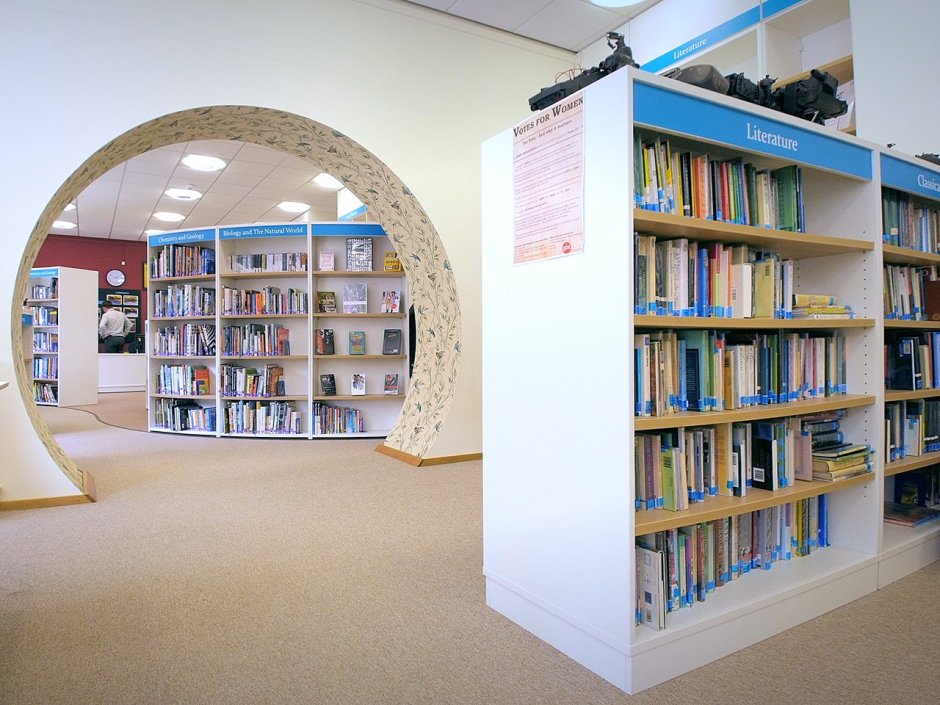 Интерьер современной детской библиотеки