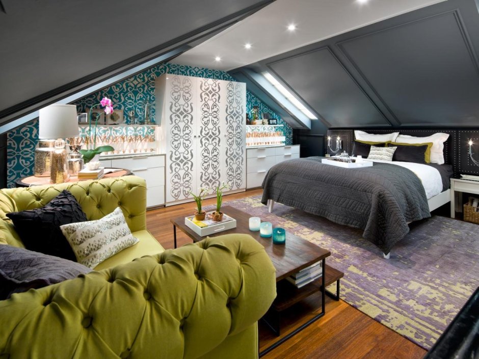 Спальня на мансарде в зеленом стиле