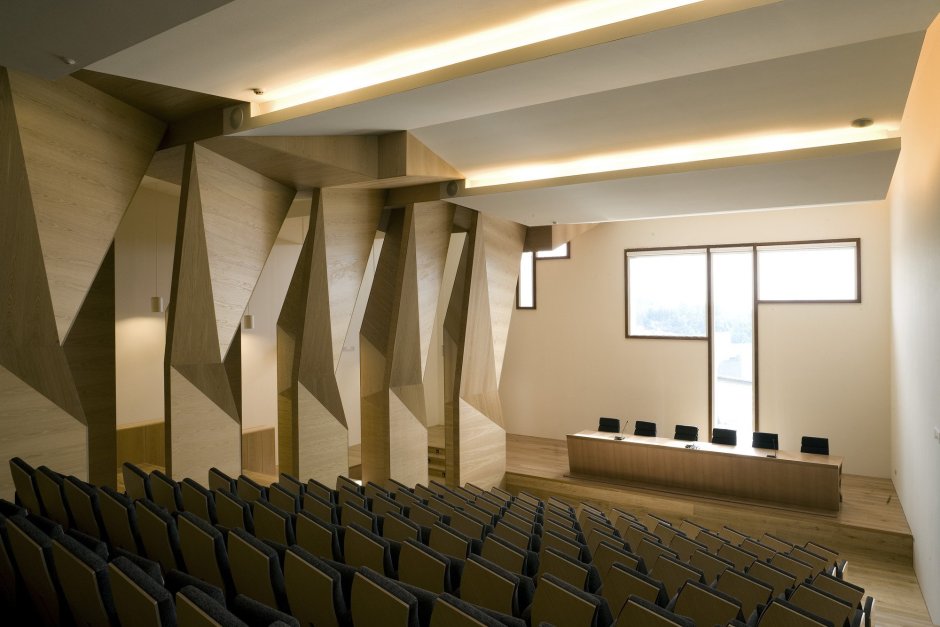 Актовый зал Бахи Задид