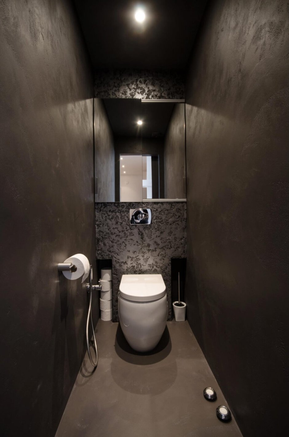 Туалет в черном цвете