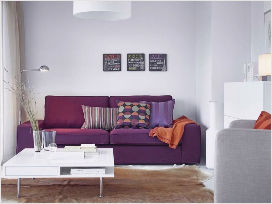 Бирюзовый диван в скандинавском стиле