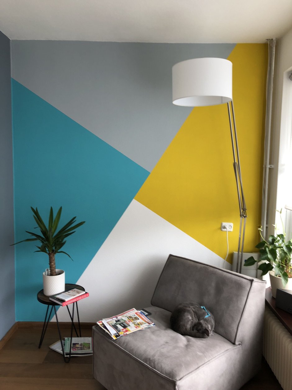 Покраска стен цветные треугольники