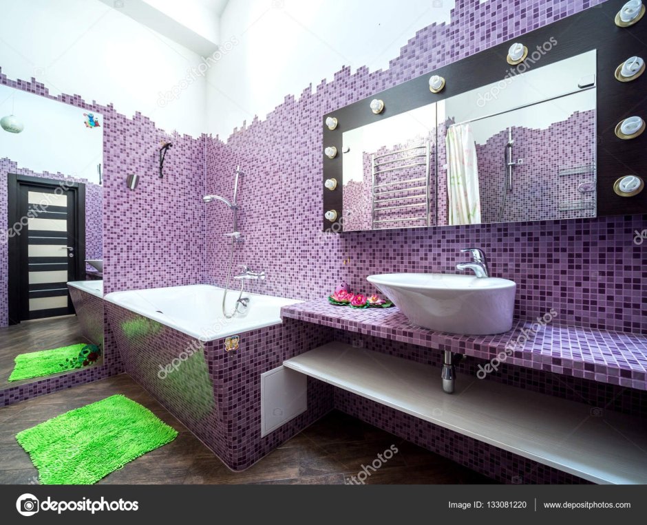 Фиолетовая мозаика в ванной
