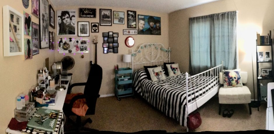 Комната рокера подростка