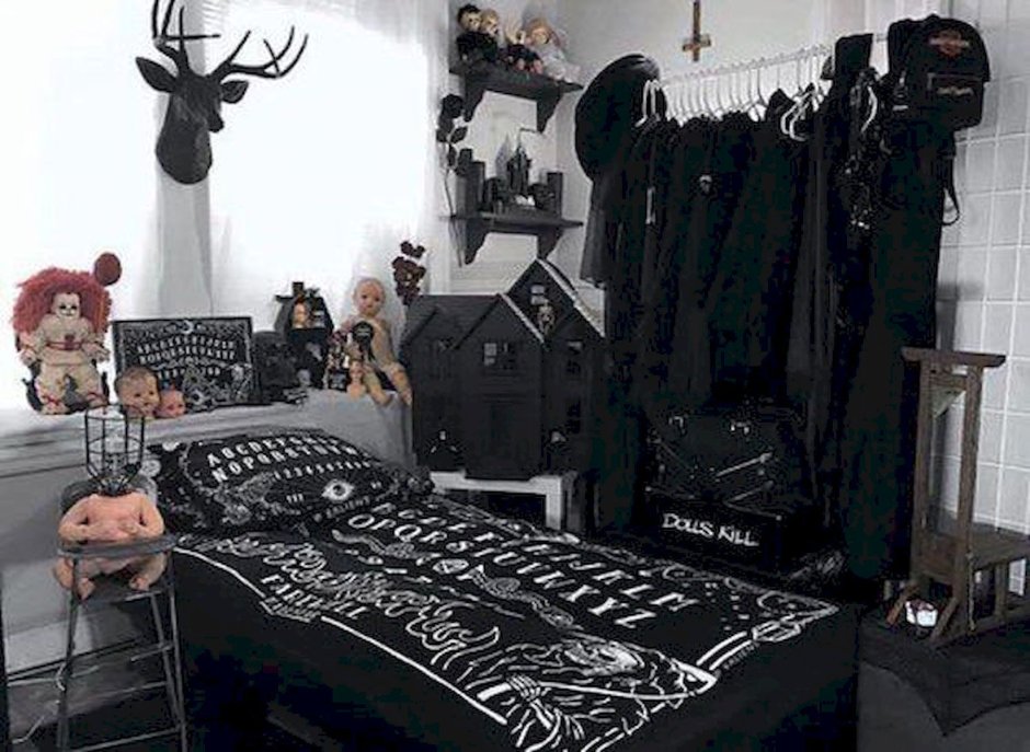 Комната в готическом стиле для подростка