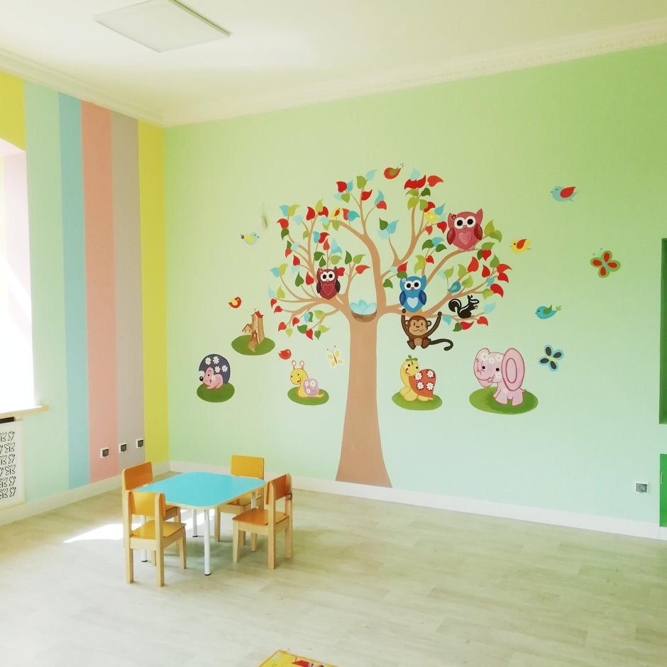 Домики на стене в детском саду