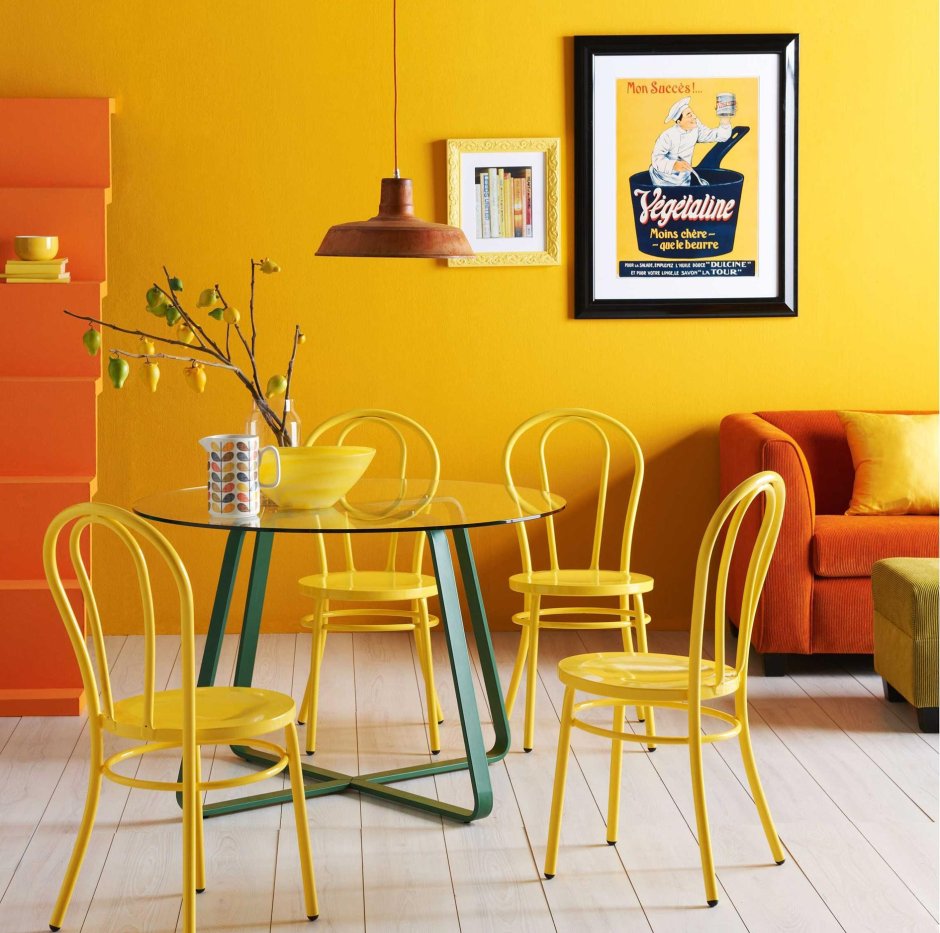 Оранжевые стулья в интерьере (82 фото)