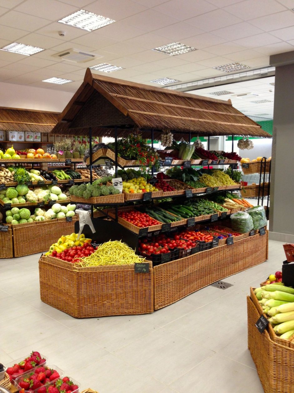 Интерьер магазина овощей и фруктов