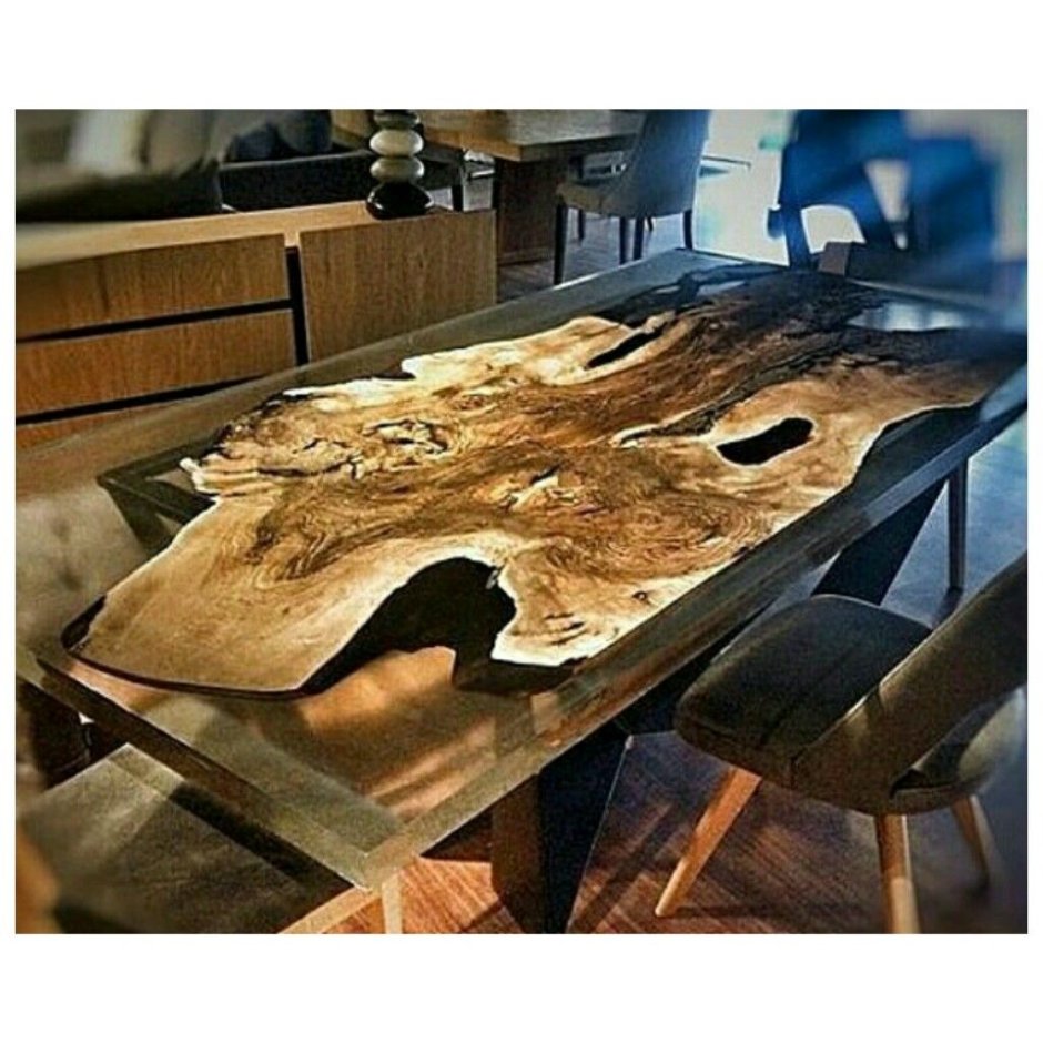 Обеденный стол из дерева с эпоксидкой