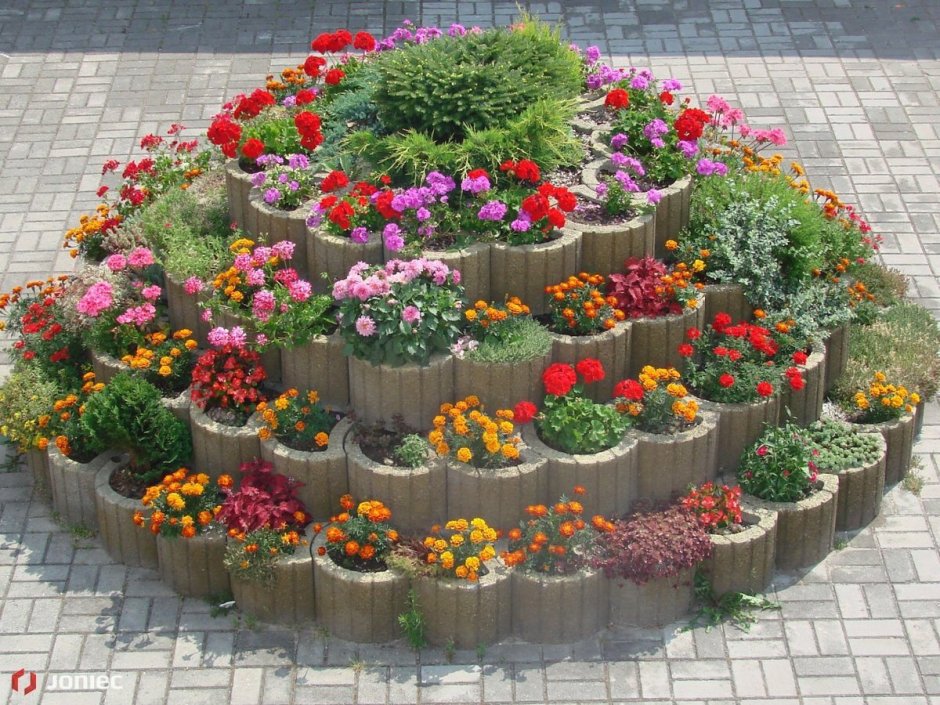Многоярусные клумбы