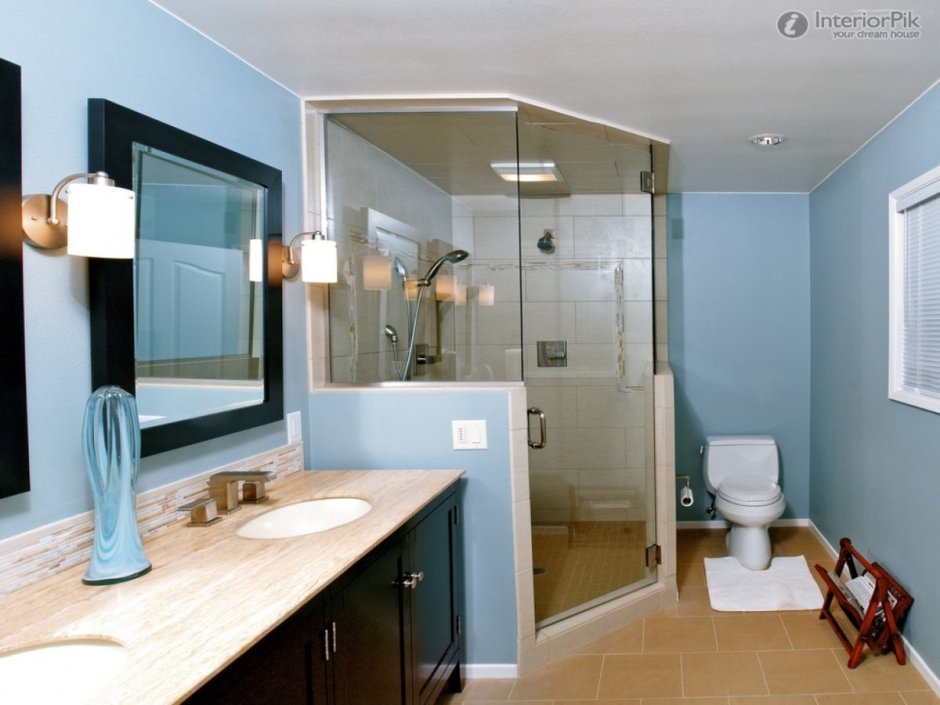 Ванная комната с душевой в серых оттенках