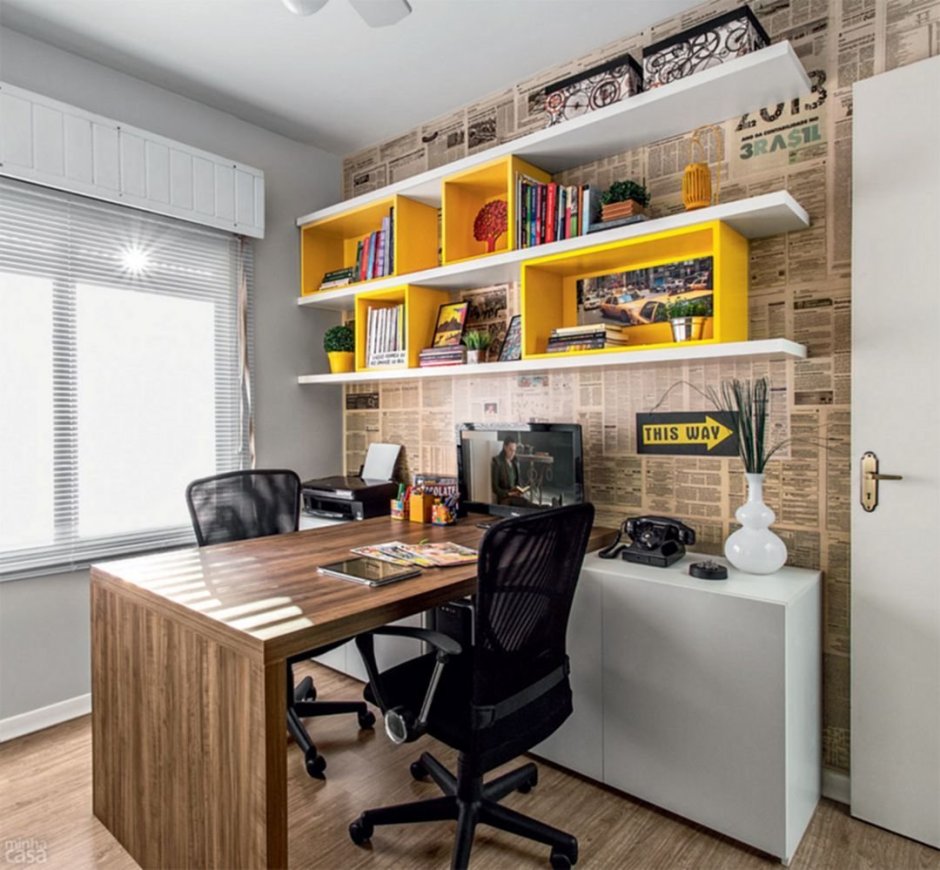Интерьер маленького кабинета в офисе